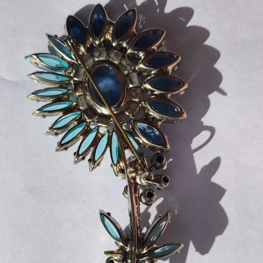 Juliana Brooch Sapphire Blue Flower – Various Gorgeous Shades of blue & Turgoose